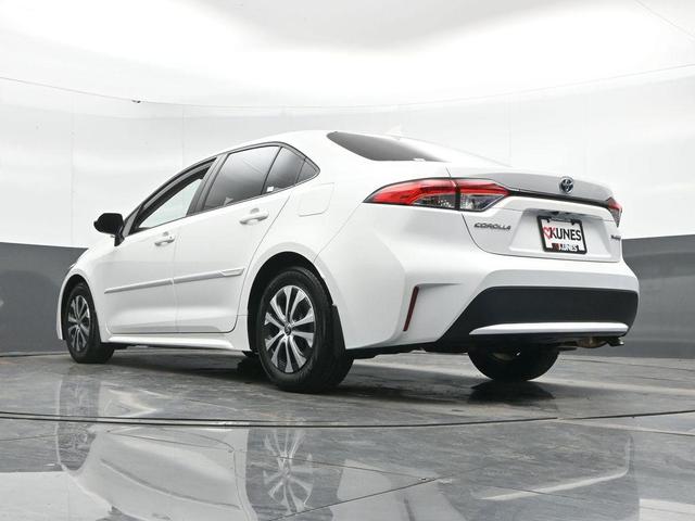Photo of 2022 White Toyota Corolla Hybrid