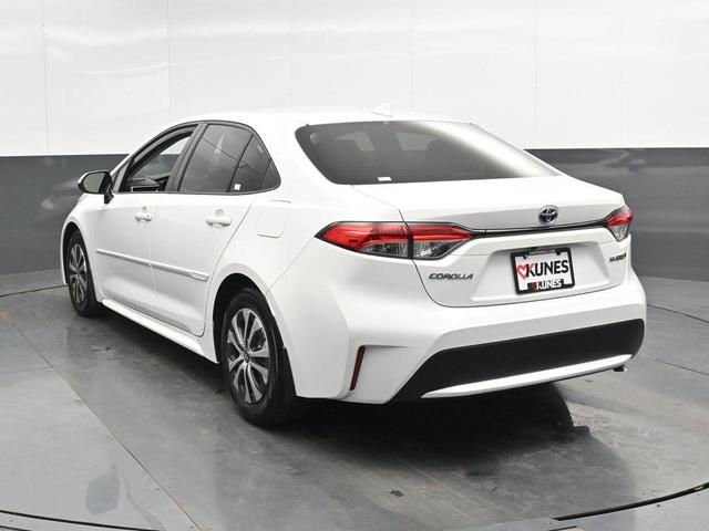 Photo of 2022 White Toyota Corolla Hybrid