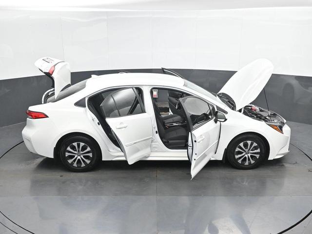 Photo of 2022 White Toyota Corolla Hybrid