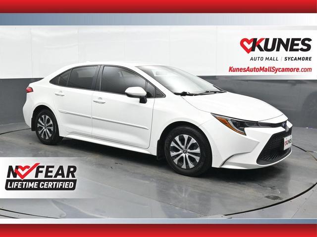 Photo of 2022 White Toyota Corolla Hybrid