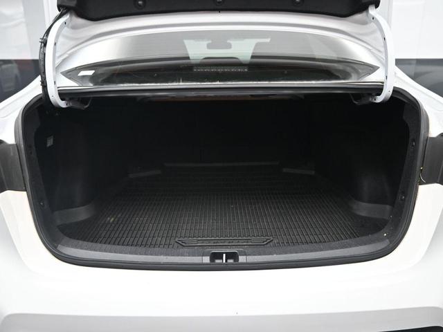 Photo of 2022 White Toyota Corolla Hybrid
