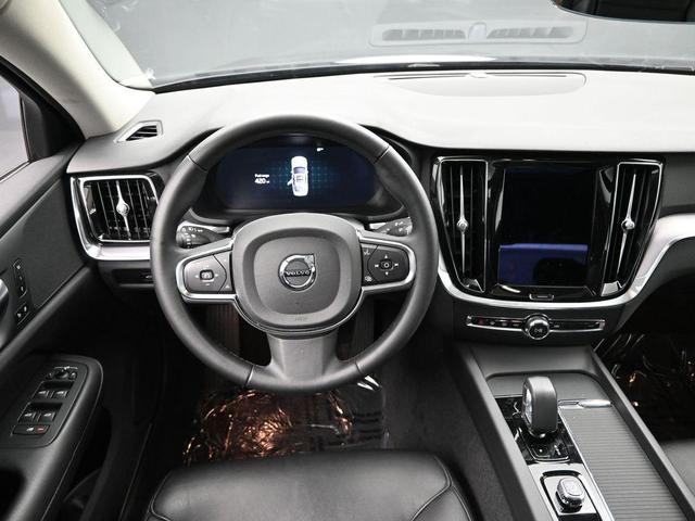 Photo of 2024 Onyx Black Metallic Volvo S60