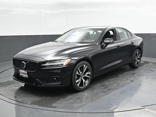 Photo of 2024 Onyx Black Metallic Volvo S60