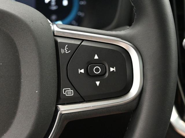 Photo of 2024 Onyx Black Metallic Volvo S60