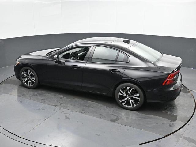 Photo of 2024 Onyx Black Metallic Volvo S60
