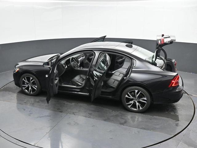 Photo of 2024 Onyx Black Metallic Volvo S60