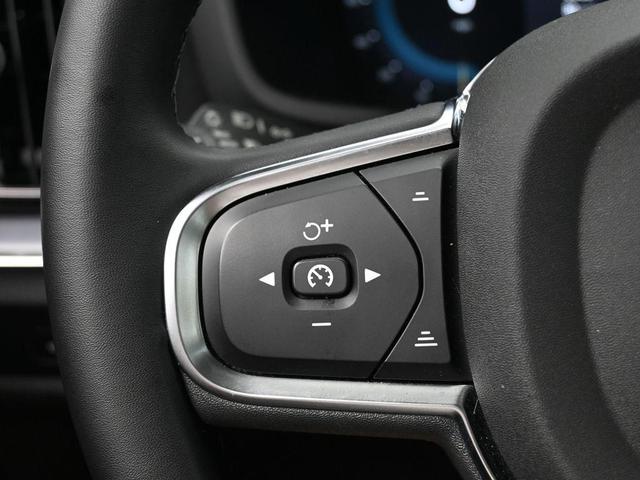 Photo of 2024 Onyx Black Metallic Volvo S60
