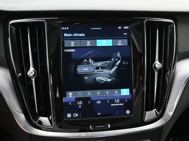 Photo of 2024 Onyx Black Metallic Volvo S60