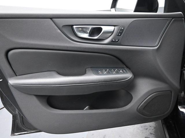 Photo of 2024 Onyx Black Metallic Volvo S60