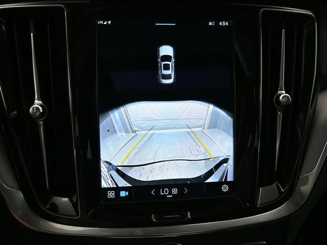 Photo of 2024 Onyx Black Metallic Volvo S60
