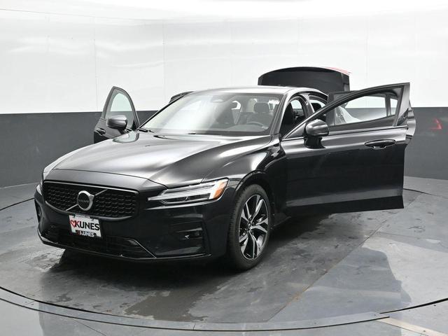 Photo of 2024 Onyx Black Metallic Volvo S60