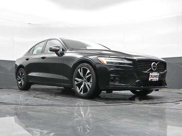 Photo of 2024 Onyx Black Metallic Volvo S60