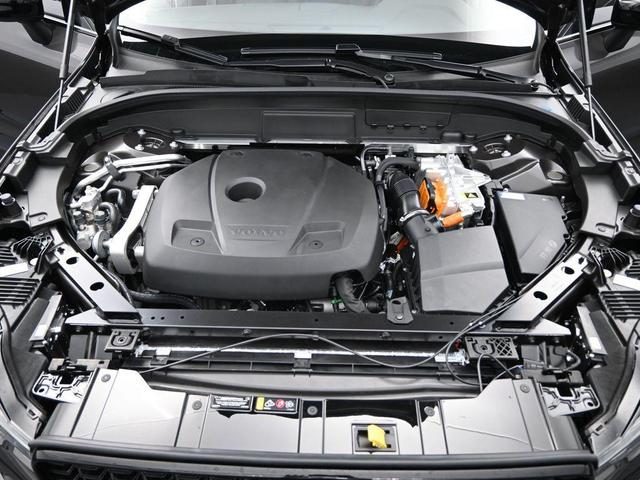 Photo of 2025 Platinum Gray Metallic Volvo XC60 Plug-In Hybrid