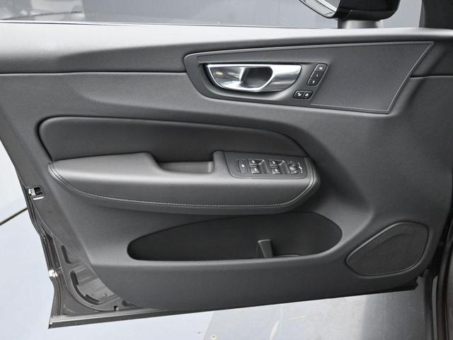 Photo of 2025 Platinum Gray Metallic Volvo XC60 Plug-In Hybrid