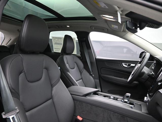 Photo of 2025 Platinum Gray Metallic Volvo XC60 Plug-In Hybrid