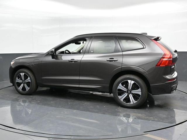 Photo of 2025 Platinum Gray Metallic Volvo XC60 Plug-In Hybrid