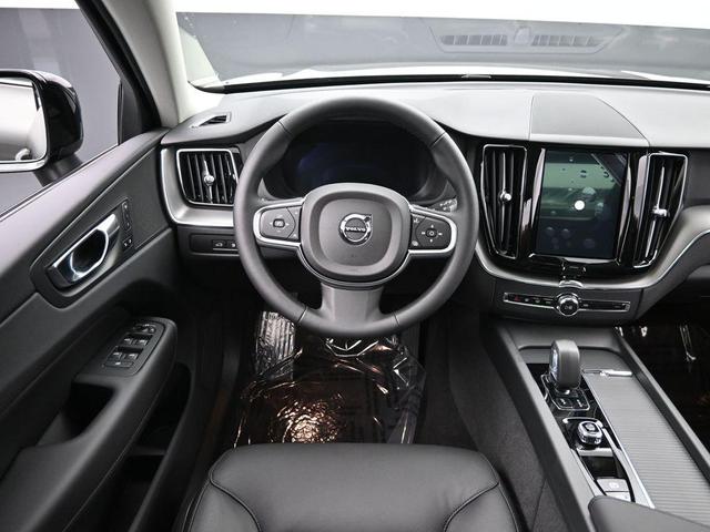 Photo of 2025 Platinum Gray Metallic Volvo XC60 Plug-In Hybrid