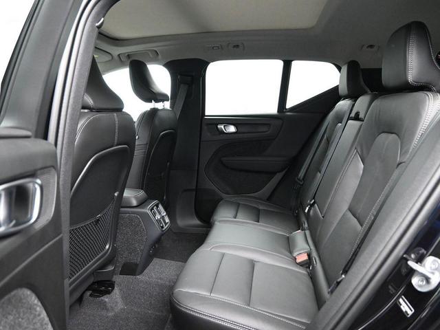 Photo of 2025 Onyx Black Metallic Volvo XC40