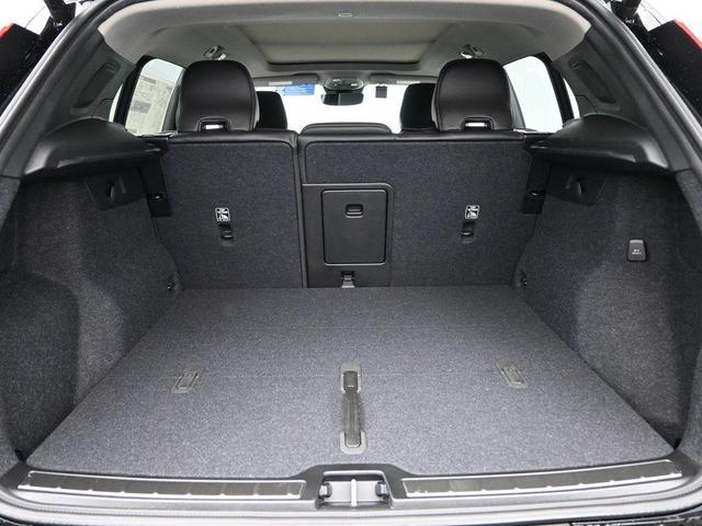 Photo of 2025 Onyx Black Metallic Volvo XC40
