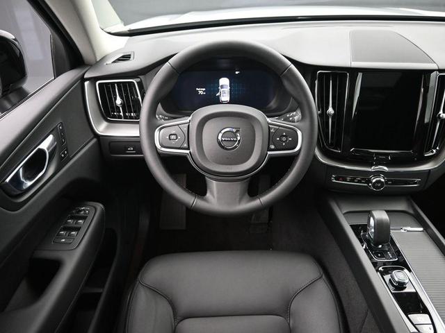 Photo of 2025 Metallic Volvo XC60