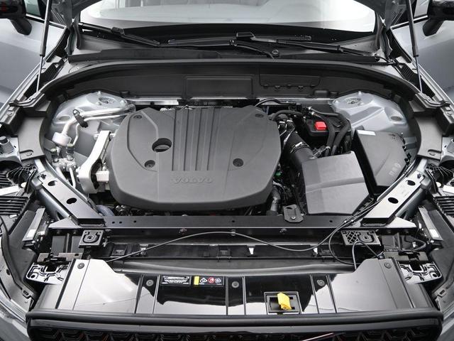 Photo of 2025 Metallic Volvo XC60