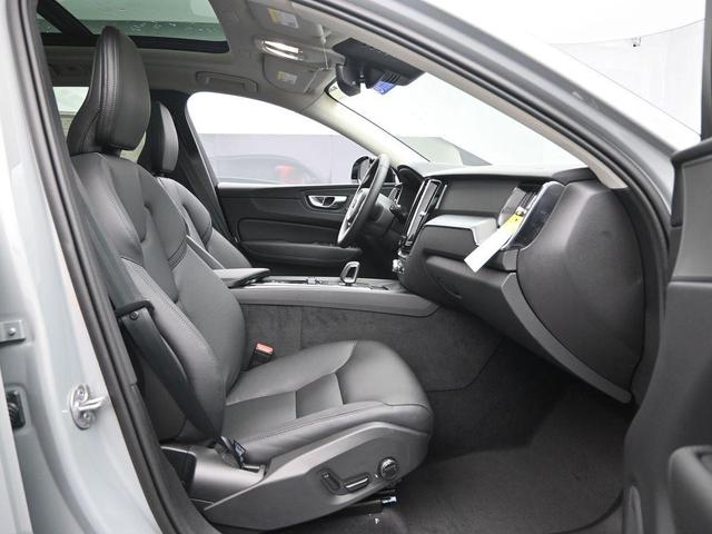 Photo of 2025 Metallic Volvo XC60