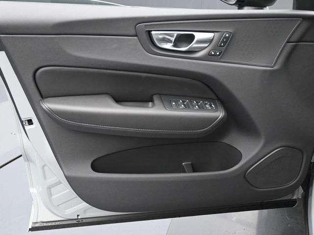 Photo of 2025 Metallic Volvo XC60