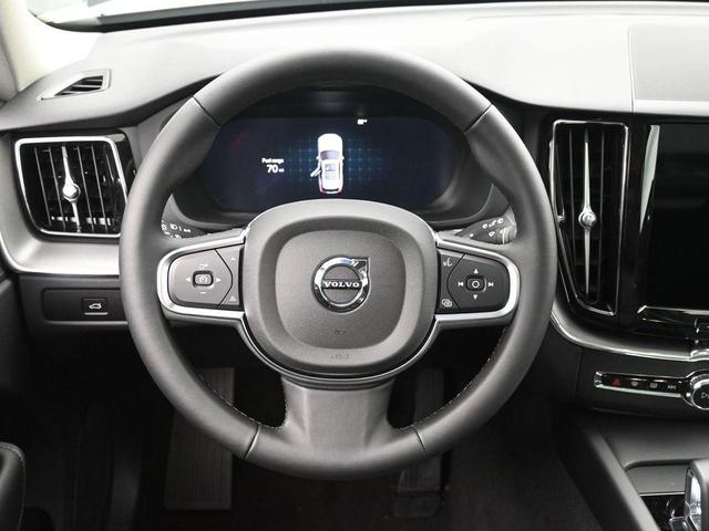Photo of 2025 Metallic Volvo XC60