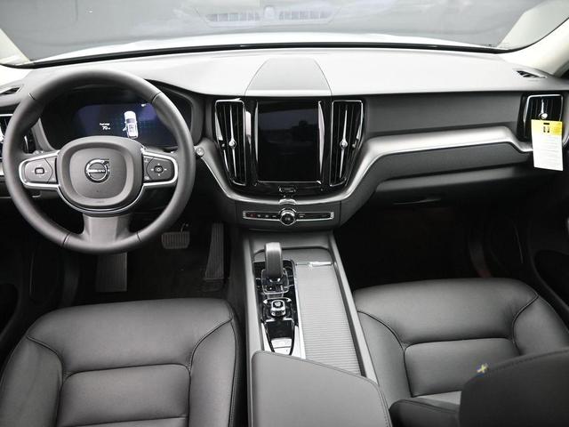 Photo of 2025 Metallic Volvo XC60