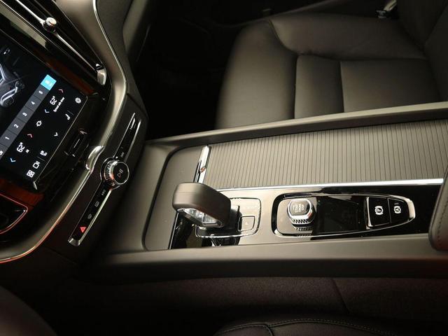 Photo of 2025 Metallic Volvo XC60