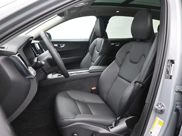 Photo of 2025 Metallic Volvo XC60