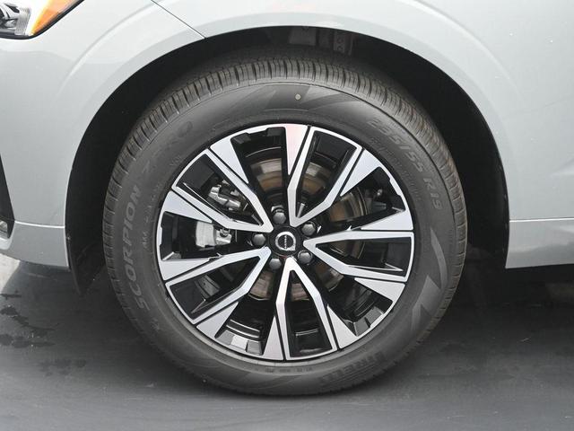Photo of 2025 Metallic Volvo XC60