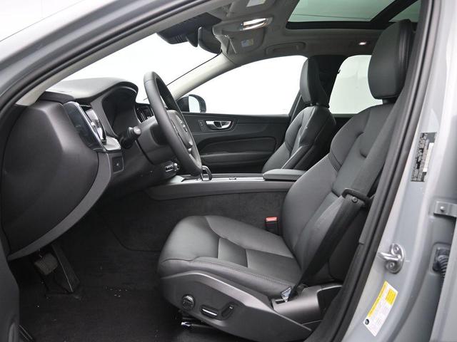 Photo of 2025 Metallic Volvo XC60