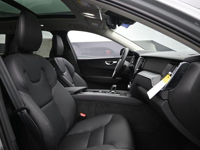 Photo of 2025 Metallic Volvo XC60