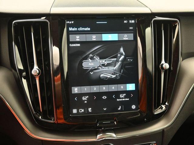 Photo of 2025 Metallic Volvo XC60