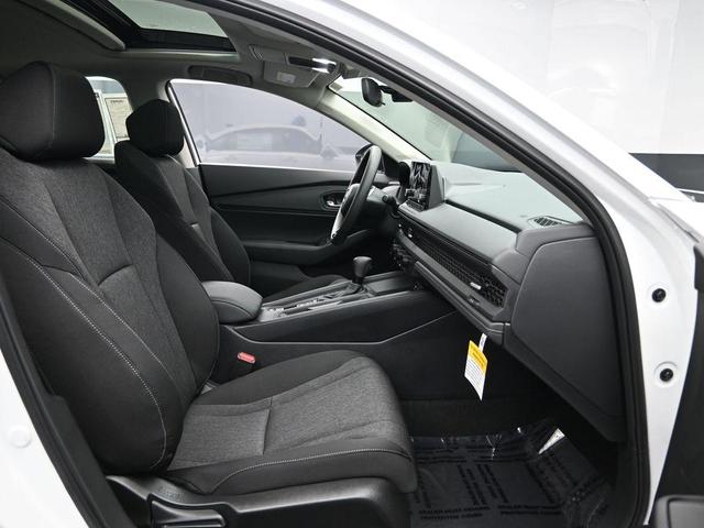Photo of 2025 Platinum White Pearl Honda Accord