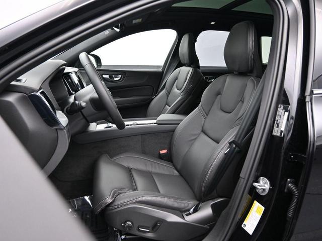 Photo of 2025 Onyx Black Metallic Volvo XC60