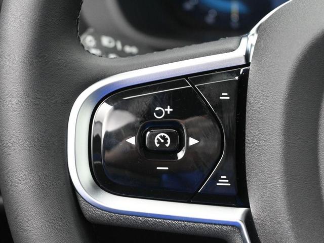 Photo of 2025 Onyx Black Metallic Volvo XC60