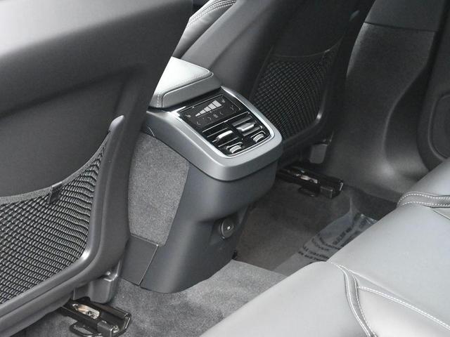 Photo of 2025 Onyx Black Metallic Volvo XC60
