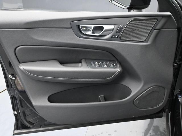 Photo of 2025 Onyx Black Metallic Volvo XC60