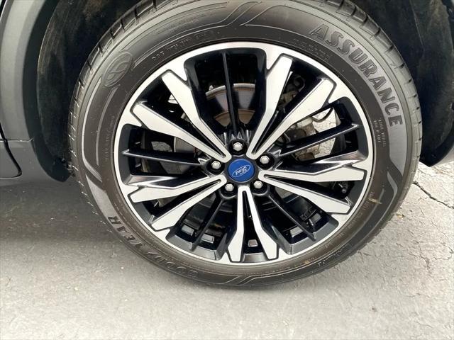 Photo of 2021 Carbonized Gray Metallic Ford Escape