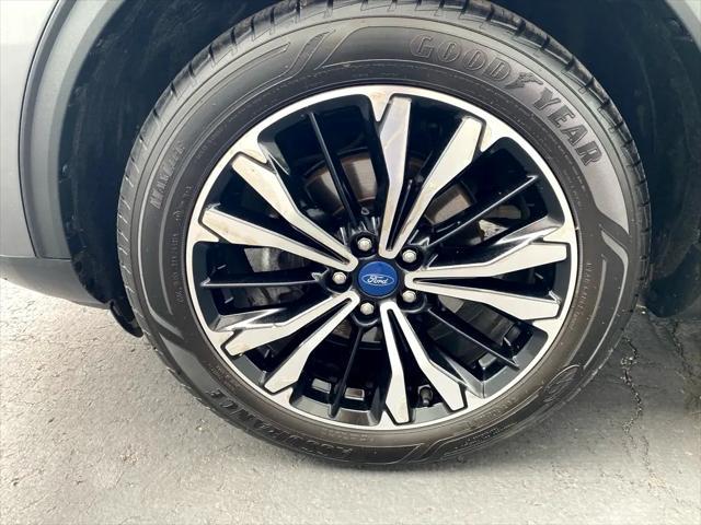 Photo of 2021 Carbonized Gray Metallic Ford Escape