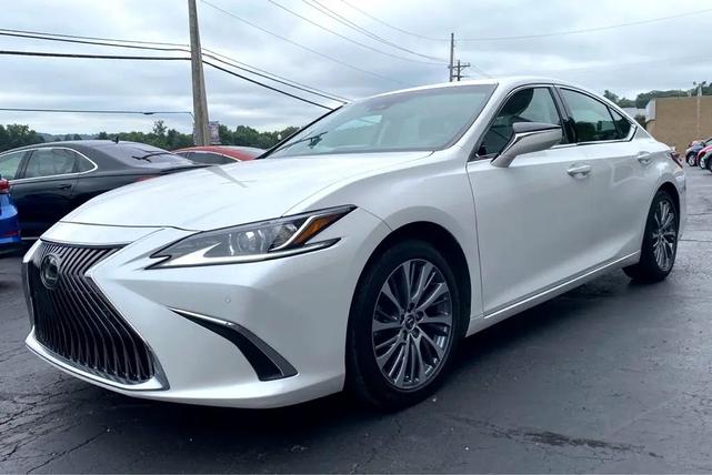 Photo of 2019 Eminent White Pearl Lexus ES 350