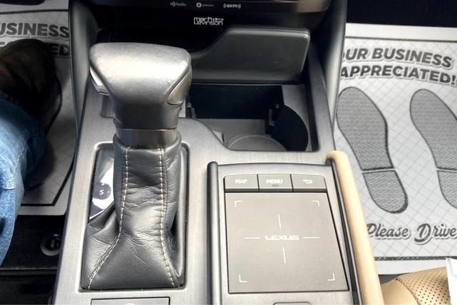 Photo of 2019 Eminent White Pearl Lexus ES 350