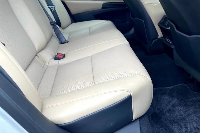 Photo of 2019 Eminent White Pearl Lexus ES 350
