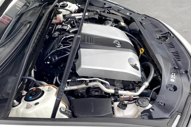 Photo of 2019 Eminent White Pearl Lexus ES 350