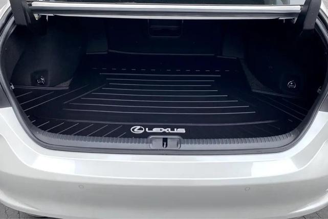 Photo of 2019 Eminent White Pearl Lexus ES 350