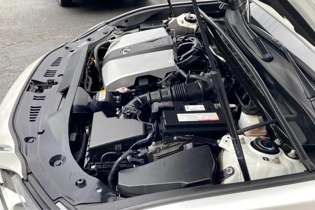 Photo of 2019 Eminent White Pearl Lexus ES 350