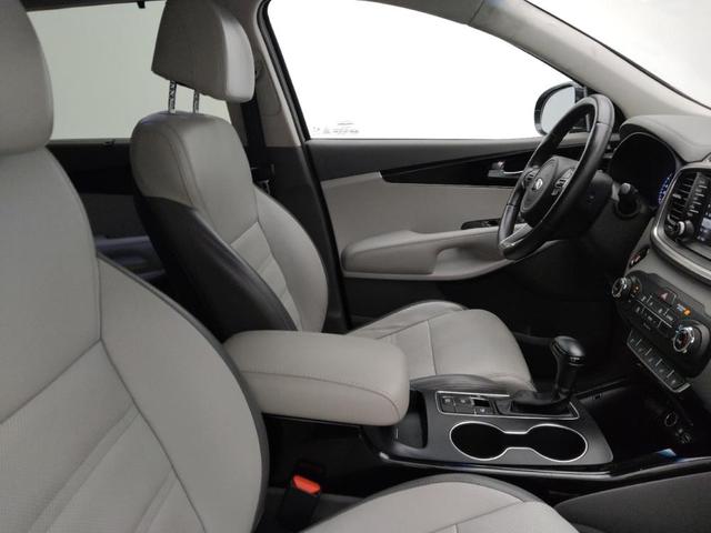 Photo of 2017 Ebony Black Kia Sorento