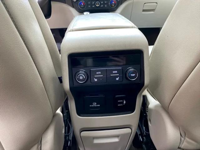 Photo of 2017 White Frost Tricoat GMC Acadia